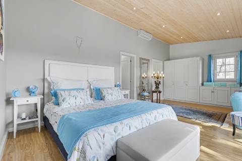 Moradia V5 de excelência com jardim amplo, piscina e ambiente privado