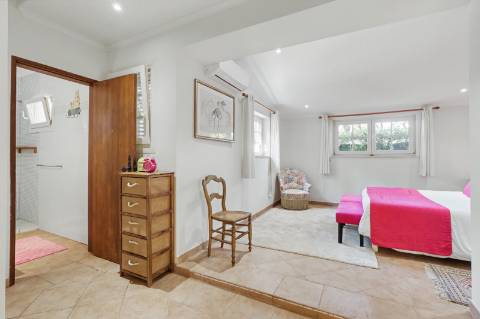 Moradia V5 de excelência com jardim amplo, piscina e ambiente privado