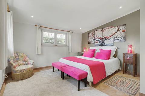 Moradia V5 de excelência com jardim amplo, piscina e ambiente privado