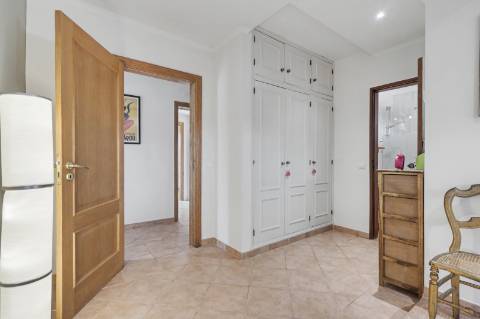 Moradia V5 de excelência com jardim amplo, piscina e ambiente privado