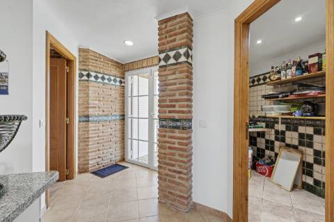 Moradia V5 de excelência com jardim amplo, piscina e ambiente privado