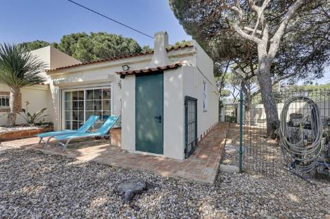 Moradia V5 de excelência com jardim amplo, piscina e ambiente privado