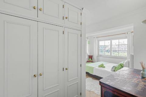 Moradia V5 de excelência com jardim amplo, piscina e ambiente privado