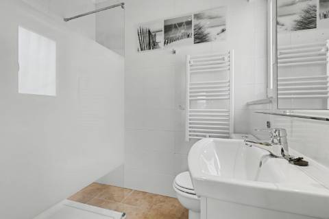 Moradia V5 de excelência com jardim amplo, piscina e ambiente privado