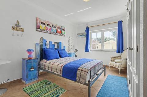 Moradia V5 de excelência com jardim amplo, piscina e ambiente privado