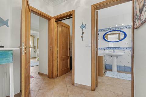 Moradia V5 de excelência com jardim amplo, piscina e ambiente privado