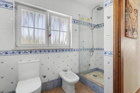 Moradia V5 de excelência com jardim amplo, piscina e ambiente privado