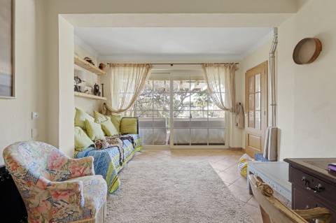 Moradia V5 de excelência com jardim amplo, piscina e ambiente privado