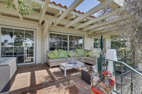 Moradia V5 de excelência com jardim amplo, piscina e ambiente privado