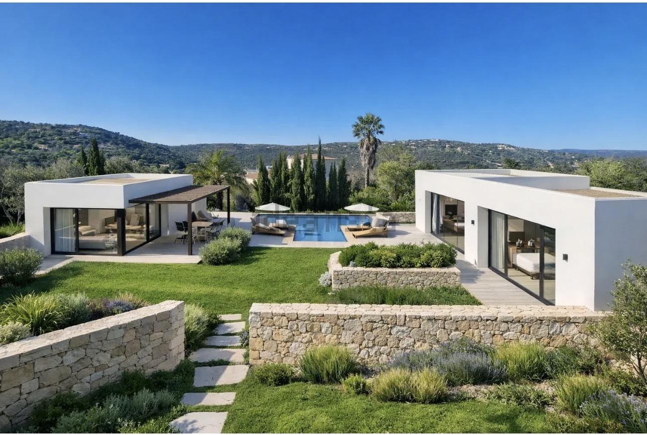 Terreno virado a sul com ruína, situado numa zona tranquila