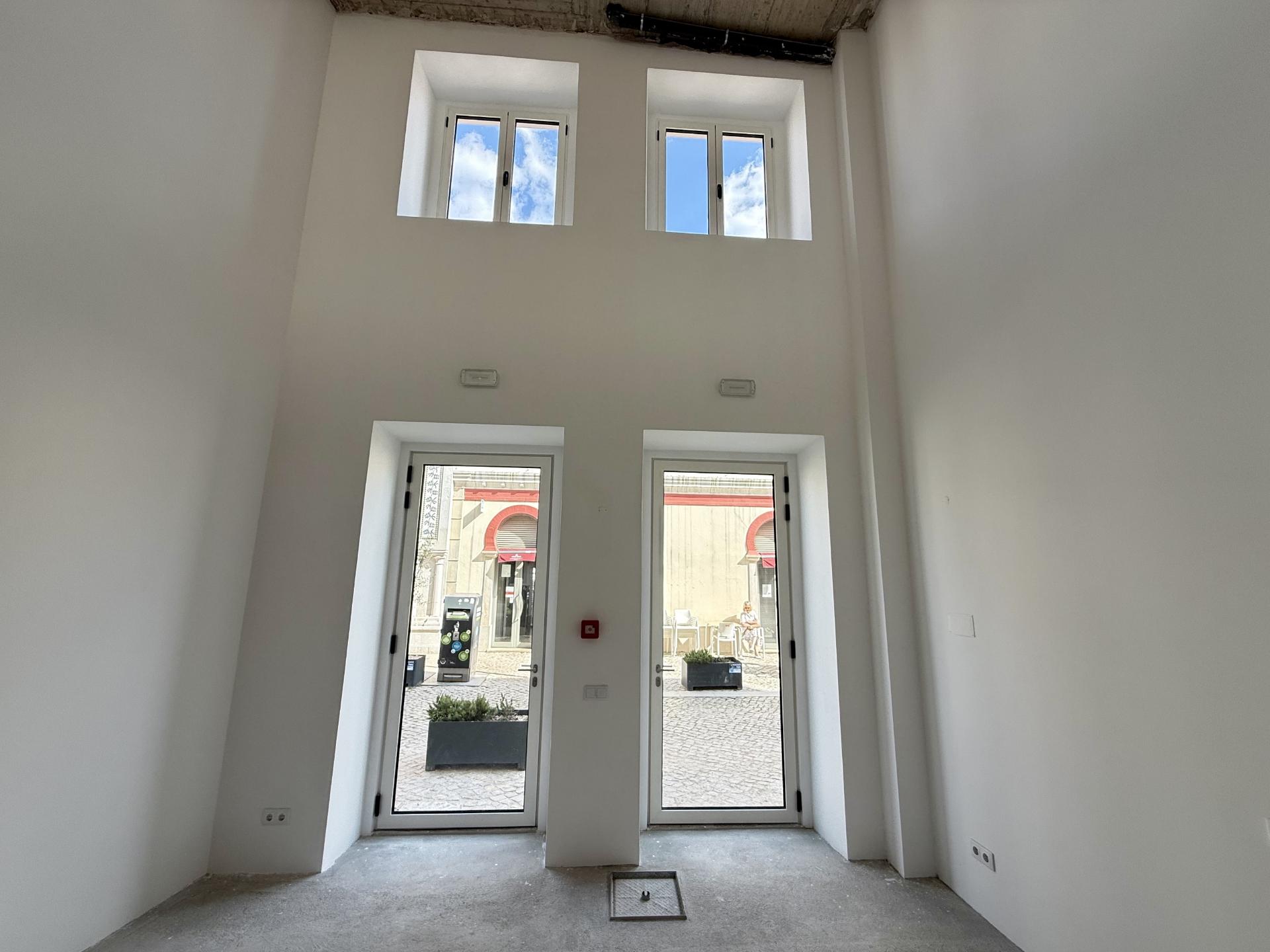 PARA ARRENDAMENTO - ESPAÇO COMERCIAL EXCECIONAL NO CENTRO DE LOULÉ