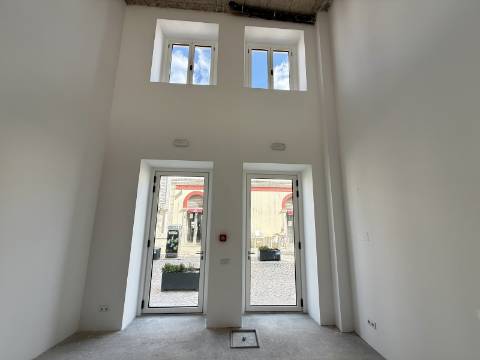 PARA ARRENDAMENTO - ESPAÇO COMERCIAL EXCECIONAL NO CENTRO DE LOULÉ