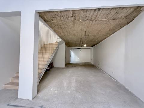 PARA ARRENDAMENTO - ESPAÇO COMERCIAL EXCECIONAL NO CENTRO DE LOULÉ