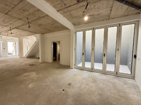 PARA ARRENDAMENTO - ESPAÇO COMERCIAL EXCECIONAL NO CENTRO DE LOULÉ