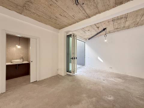 PARA ARRENDAMENTO - ESPAÇO COMERCIAL EXCECIONAL NO CENTRO DE LOULÉ