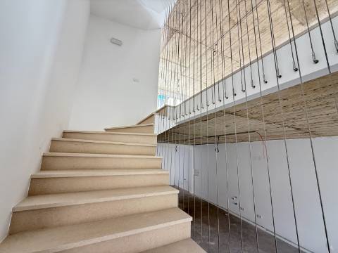 PARA ARRENDAMENTO - ESPAÇO COMERCIAL EXCECIONAL NO CENTRO DE LOULÉ