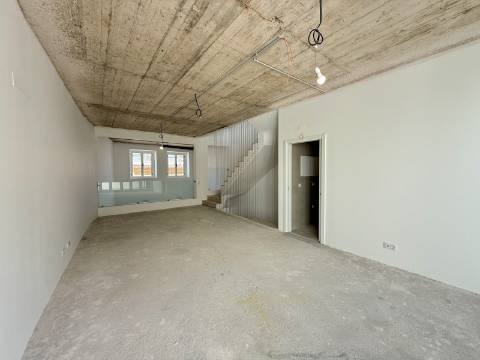 PARA ARRENDAMENTO - ESPAÇO COMERCIAL EXCECIONAL NO CENTRO DE LOULÉ