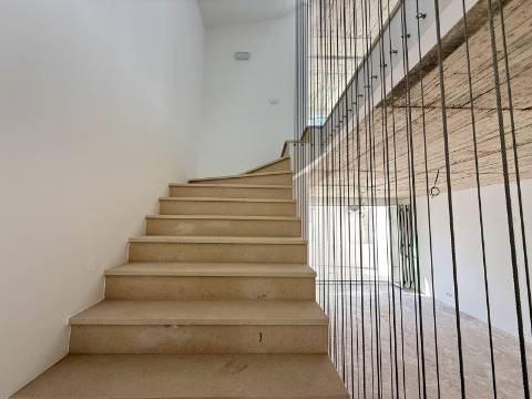 PARA ARRENDAMENTO - ESPAÇO COMERCIAL EXCECIONAL NO CENTRO DE LOULÉ