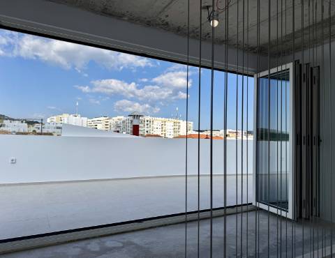 PARA ARRENDAMENTO - ESPAÇO COMERCIAL EXCECIONAL NO CENTRO DE LOULÉ