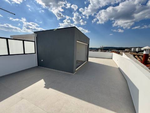 PARA ARRENDAMENTO - ESPAÇO COMERCIAL EXCECIONAL NO CENTRO DE LOULÉ