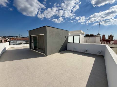 PARA ARRENDAMENTO - ESPAÇO COMERCIAL EXCECIONAL NO CENTRO DE LOULÉ