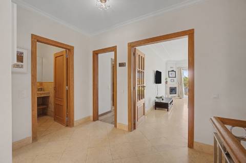 Moradia geminada V2 + 2 em Vilamoura, em condomínio com piscina