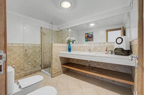 Moradia geminada V2 + 2 em Vilamoura, em condomínio com piscina