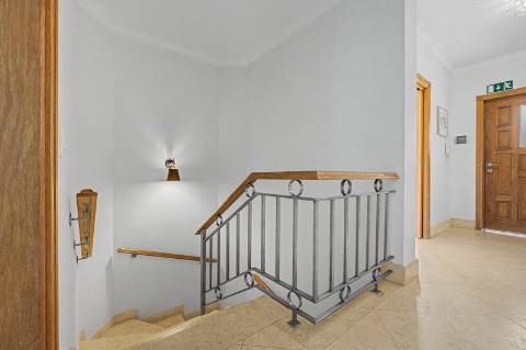 Moradia geminada V2 + 2 em Vilamoura, em condomínio com piscina
