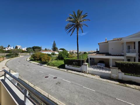Apartamento T2 em condomínio fechado na Correeira, Albufeira