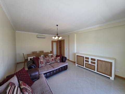 Apartamento T2 em condomínio fechado na Correeira, Albufeira