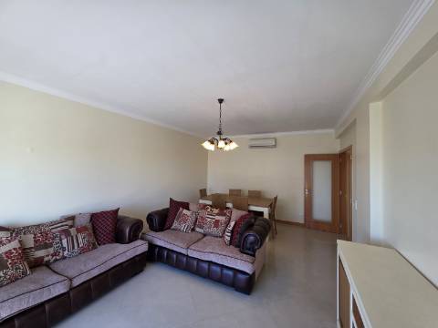 Apartamento T2 em condomínio fechado na Correeira, Albufeira