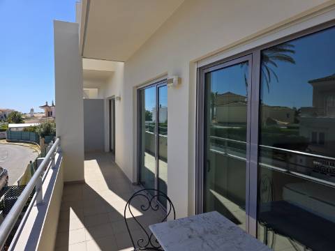 Apartamento T2 em condomínio fechado na Correeira, Albufeira