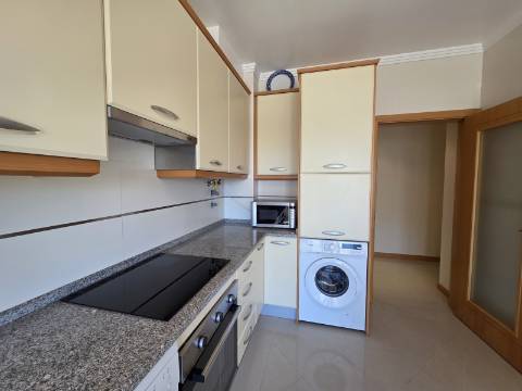 Apartamento T2 em condomínio fechado na Correeira, Albufeira