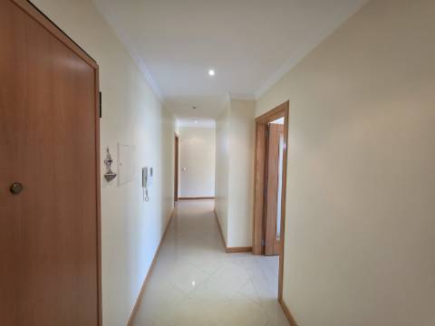 Apartamento T2 em condomínio fechado na Correeira, Albufeira