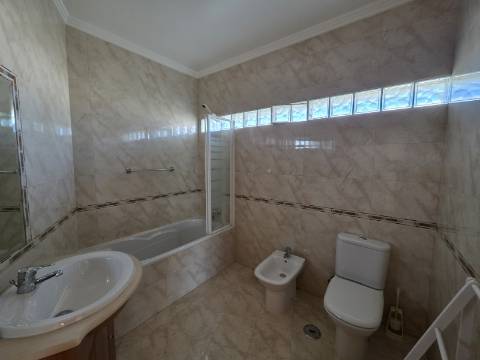 Apartamento T2 em condomínio fechado na Correeira, Albufeira