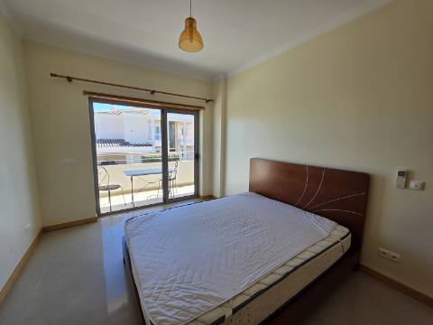 Apartamento T2 em condomínio fechado na Correeira, Albufeira
