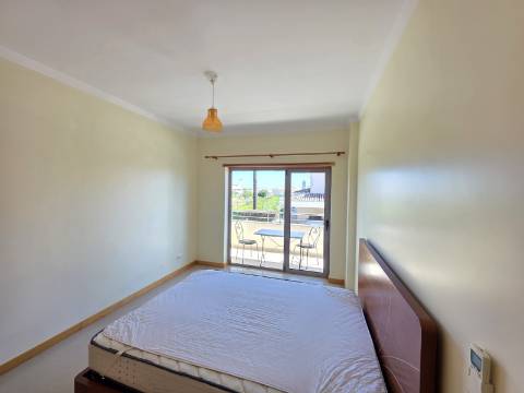 Apartamento T2 em condomínio fechado na Correeira, Albufeira