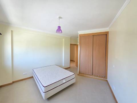 Apartamento T2 em condomínio fechado na Correeira, Albufeira