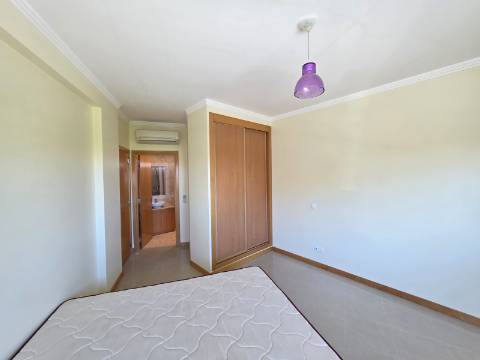 Apartamento T2 em condomínio fechado na Correeira, Albufeira