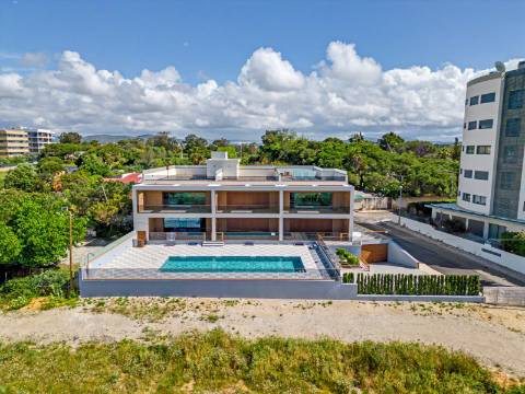Apartamento T2 - Frente mar, forte novo