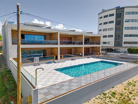 Apartamento T2 - Frente mar, forte novo