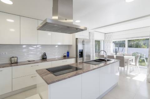 Propriedade excecional de 4 quartos com vistar mar deslumbrantes