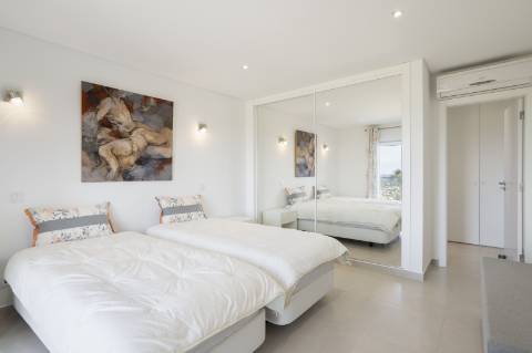 Propriedade excecional de 4 quartos com vistar mar deslumbrantes