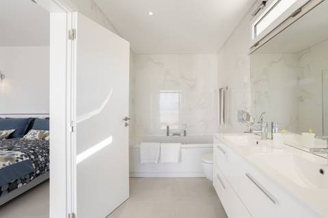 Propriedade excecional de 4 quartos com vistar mar deslumbrantes