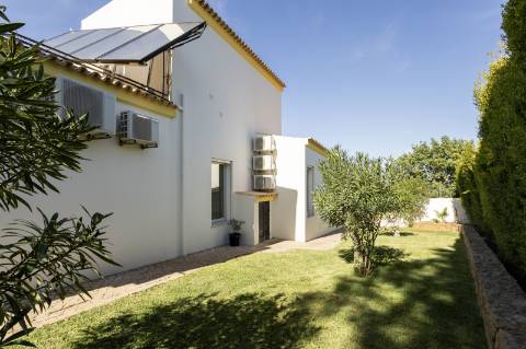 Propriedade excecional de 4 quartos com vistar mar deslumbrantes