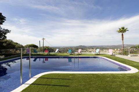 Propriedade excecional de 4 quartos com vistar mar deslumbrantes