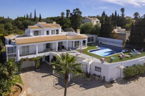 Propriedade excecional de 4 quartos com vistar mar deslumbrantes