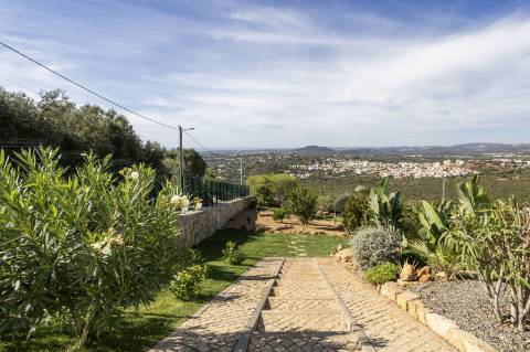 Propriedade excecional de 4 quartos com vistar mar deslumbrantes