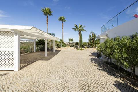 Propriedade excecional de 4 quartos com vistar mar deslumbrantes