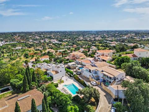 Moradia com 3 quartos, em residência exclusiva, com piscina e jardim, em Vale Judeu